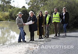 SHOWCASE: Wimmera River Improvement Committee member Gary Aitken, left, shows Keep Australia Beautiful judge Gail Langley and chief executive Olivia Lynch, Horsham Tidy Towns Committee chair David Eltringham and member Timothy Mudford, and Keep Australia Beautiful Victoria awards manager Emma White around Wimmera River wetlands at Horsham Weir as part of judging for national Tidy Towns awards. Picture: PAUL CARRACHER.