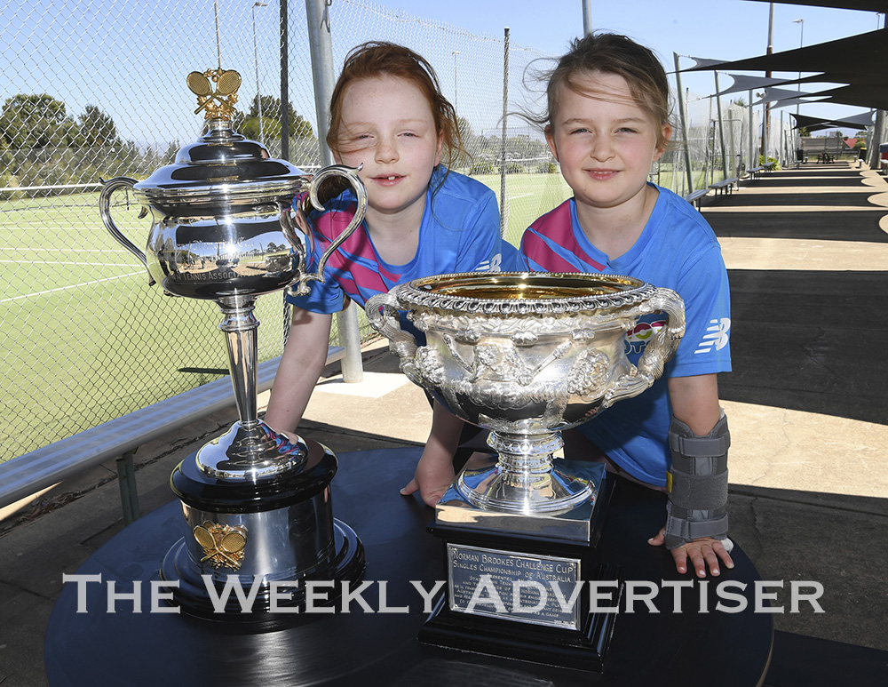 Forstærker ilt automatisk Australian Open trophies 'Daphne and Norm' on the road to Stawell - The  Weekly Advertiser